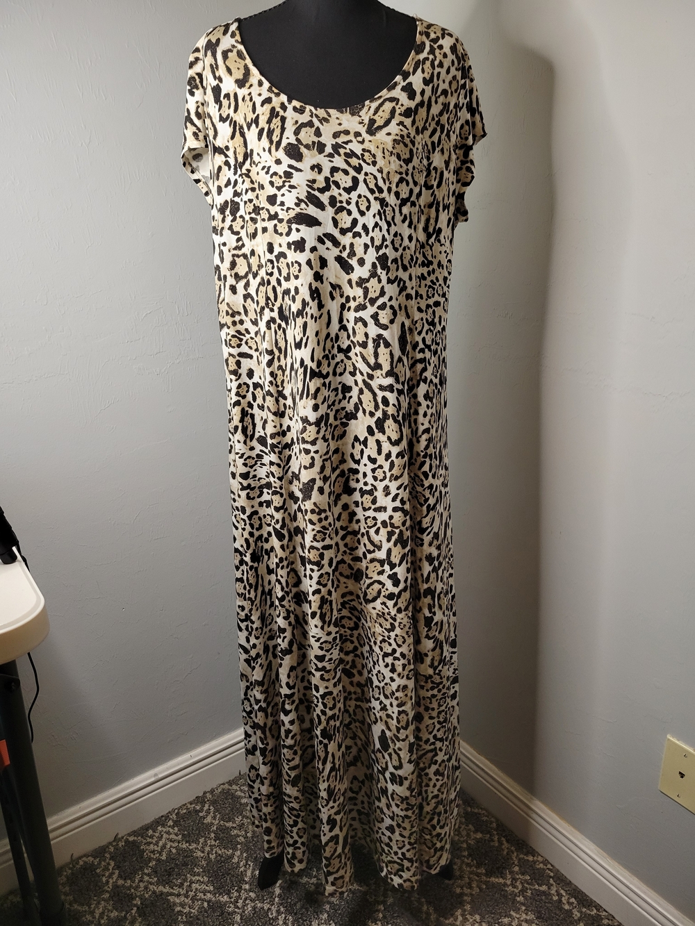 CHICO'S 3 Women Maxi Dress Leopard Leopard Front Slits Cap Sleeve Jersey Knit